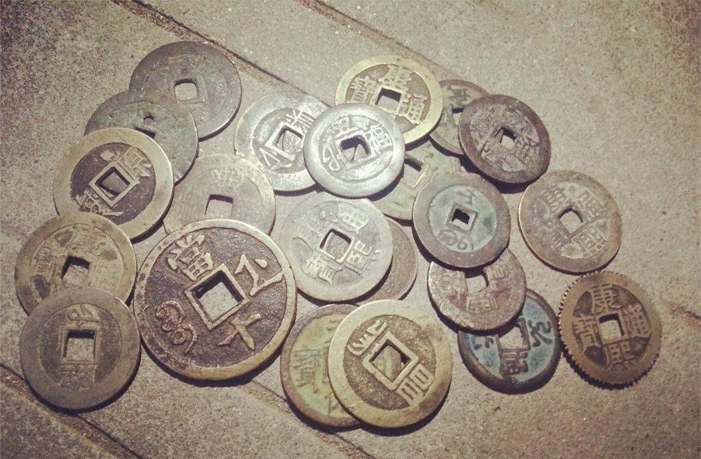 黄金大钱手绳，时尚与文化的完美结合