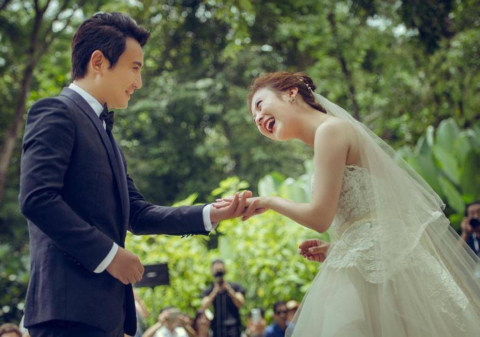 明星剧组夫妻，聚光灯下的爱情与力量