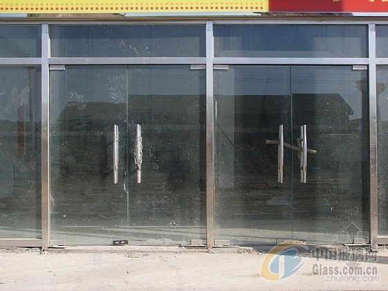 建材市场中的玻璃门，应用、趋势与发展