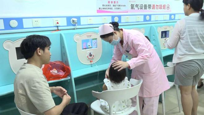 儿科保健专家介绍，守护儿童健康的守护者