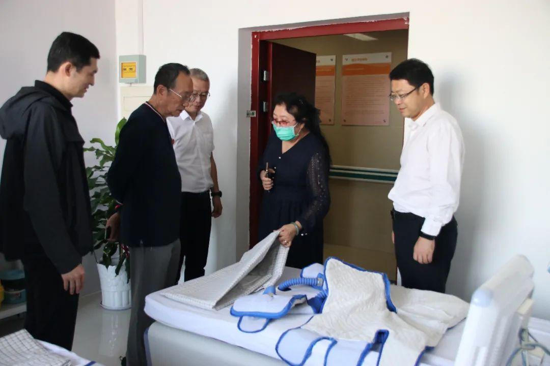 医院专家和教授哪个更好，深度解析与探讨