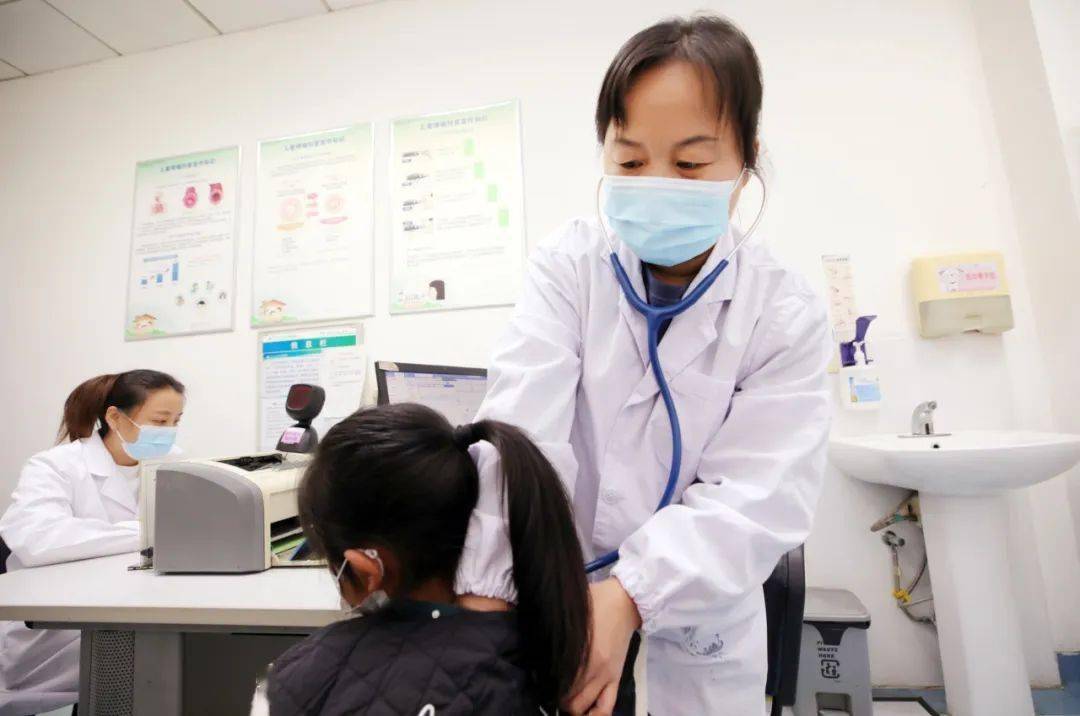儿童消化科专家门诊，守护儿童健康的坚实屏障