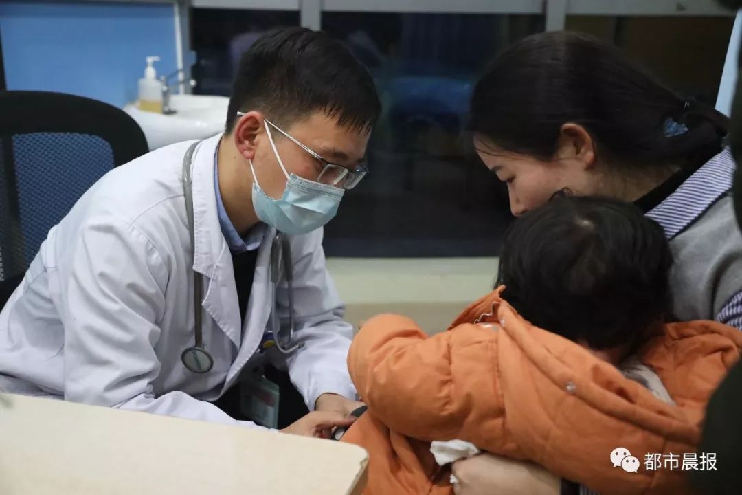 儿童医院急诊，专家团队的力量与守护