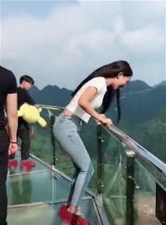成都维修玻璃门，专业维修服务，打造安全舒适的居住环境