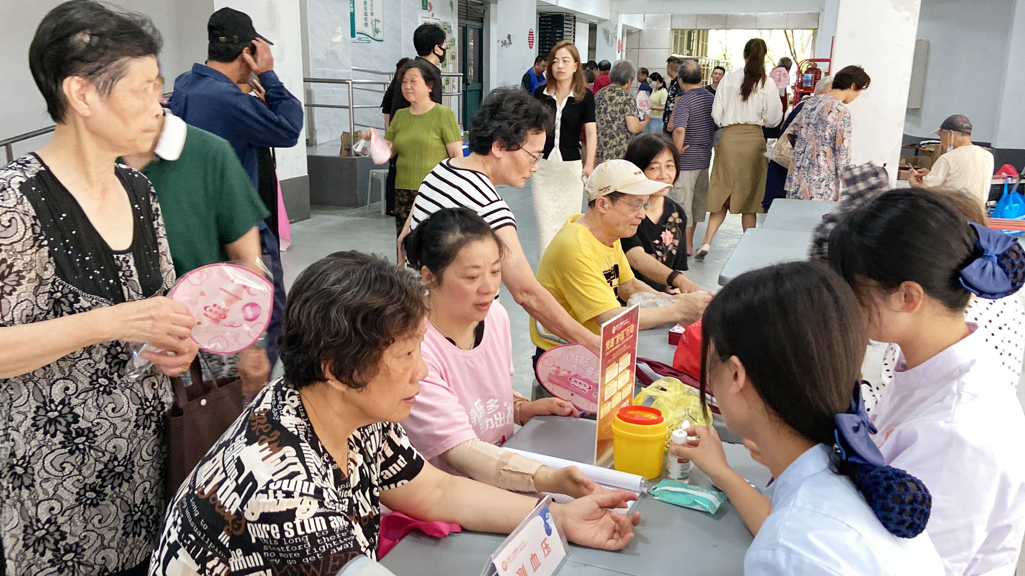 上海儿科医院内科专家，守护儿童健康的守护者