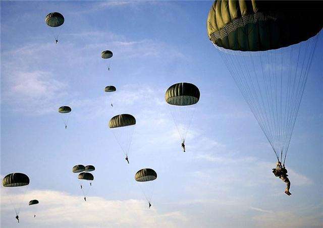 伞兵空降武器，现代战争的空中利器
