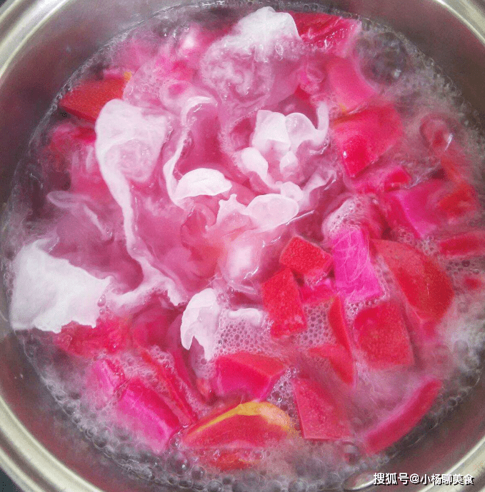 火龙果蛋花汤，一道美味与健康并存的佳肴