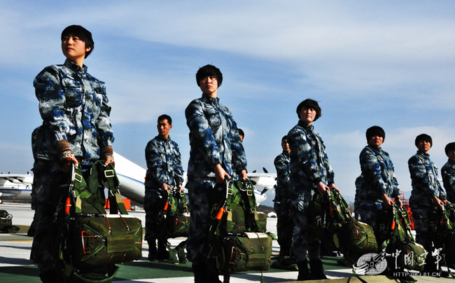 伞兵空降靴，空降兵的重要装备与战术应用