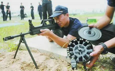 伞兵机枪88式，中国军队的空中突击利器