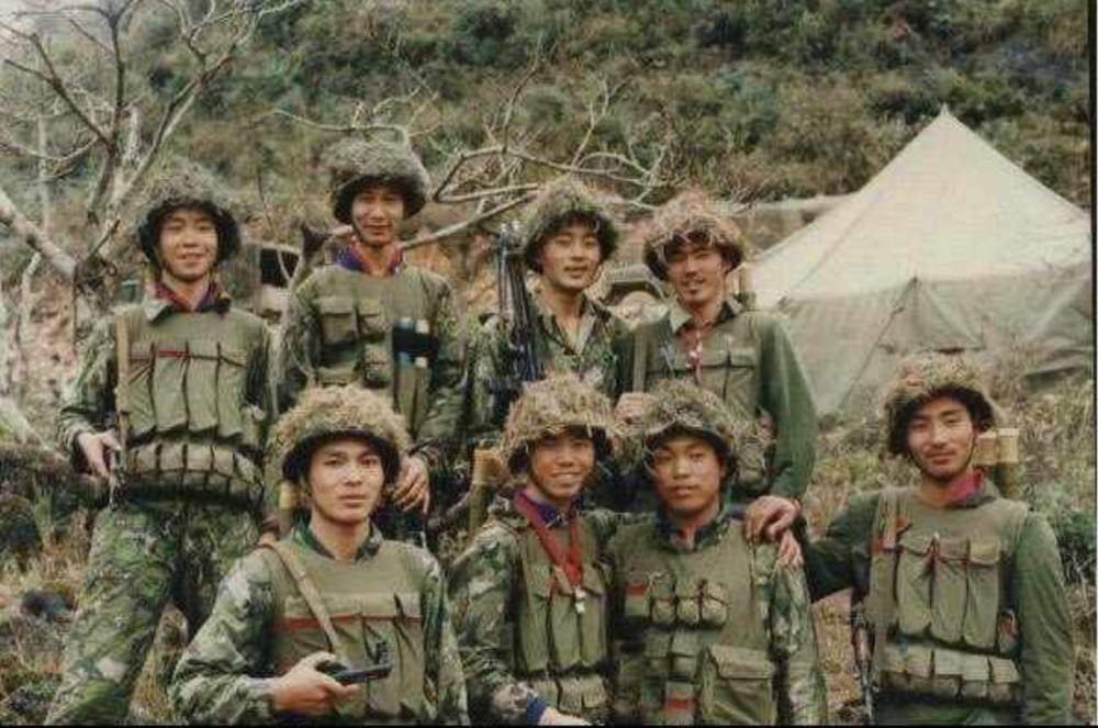 穿越自卫反击战中的伞兵军服