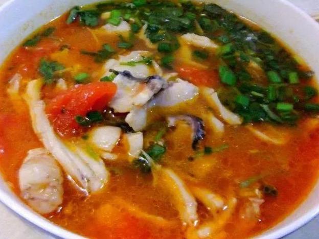 番茄菠菜蛋花汤，一道色香味俱佳的美食佳肴与视觉盛宴