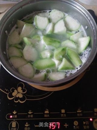 丝瓜蛋花汤，一道美味佳肴与视觉盛宴的图片解读