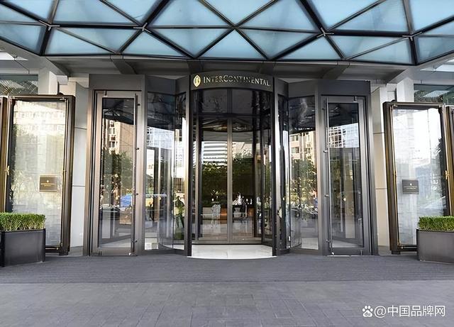 大厦自动门，现代建筑的智能通行解决方案