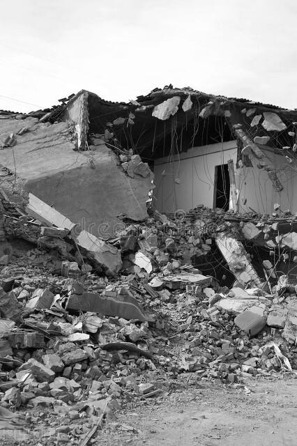 汶川地震中的伞兵空降视频，英勇救援的见证与时代的记忆