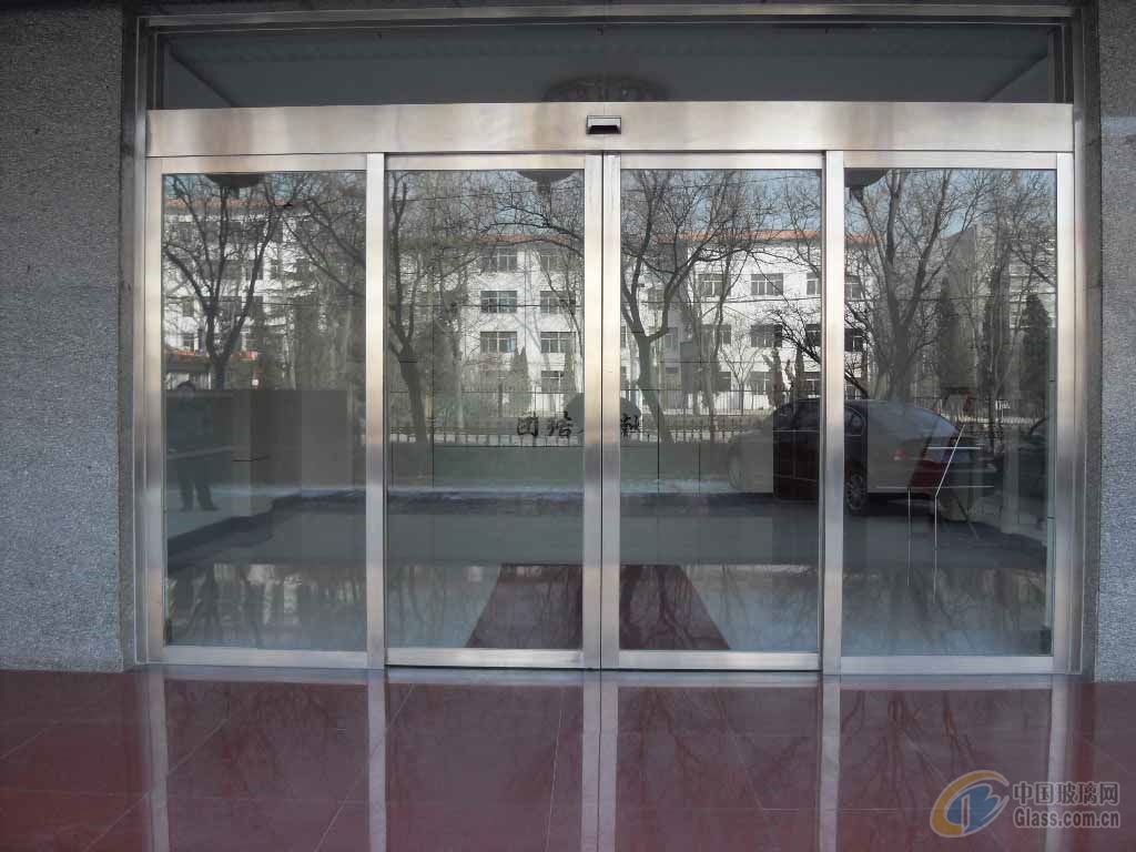 广东玻璃自动门，现代建筑的优雅入口