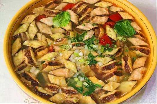 菠菜豆腐蛋花汤，一道营养美味的家常汤品