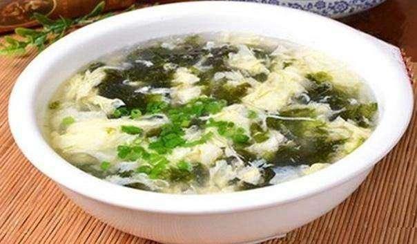 青菜紫菜蛋花汤，一道家常美食的营养与魅力
