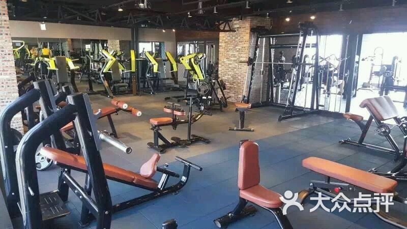 奥斯风暴健身俱乐部，塑造健康与力量的乐园
